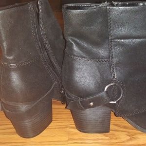 Fergalicious Women's Liza Boot  size 5.5M